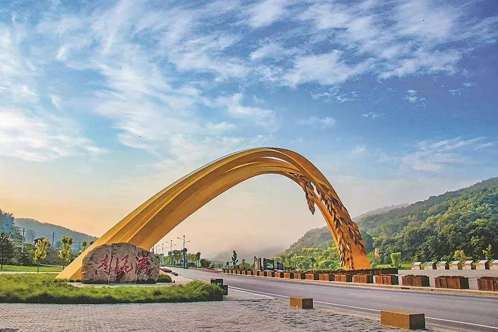 姜寨遗址是中华远古的见证华夏民族的始祖炎黄二帝繁衍生息在这里这片