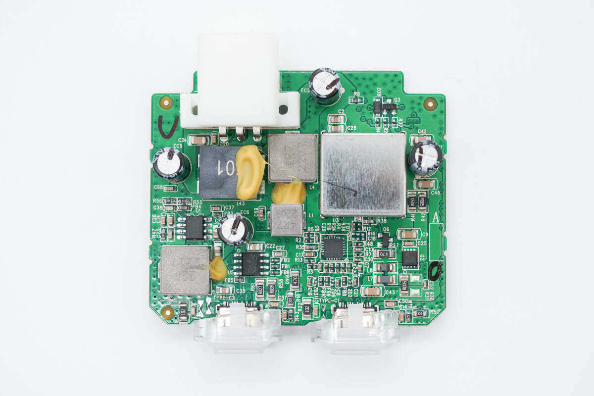 易冲车规级协议芯片cpsq8841获问界m5采用,66w前装车充拆解_搜狐汽车