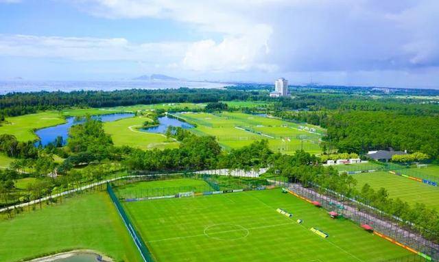 古雷欢乐岛:足球热点,迸发魅力_多特蒙德_中国_青年