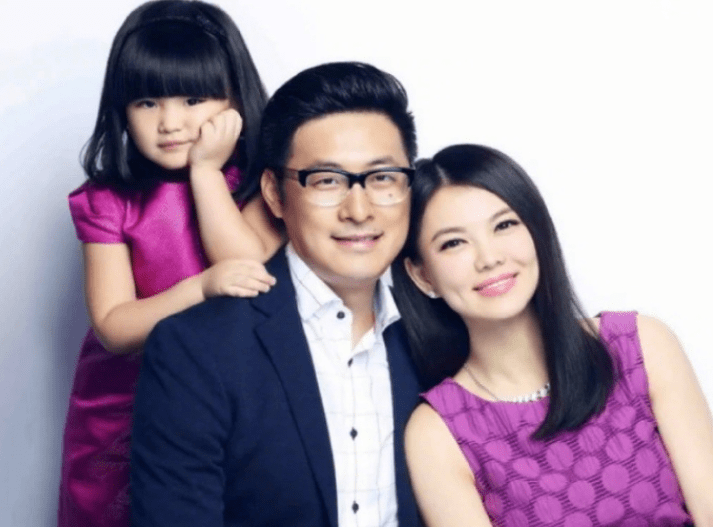 李湘复婚无望,王岳伦婚内花边新闻不断,离婚后女友年轻高挑漂亮_生活