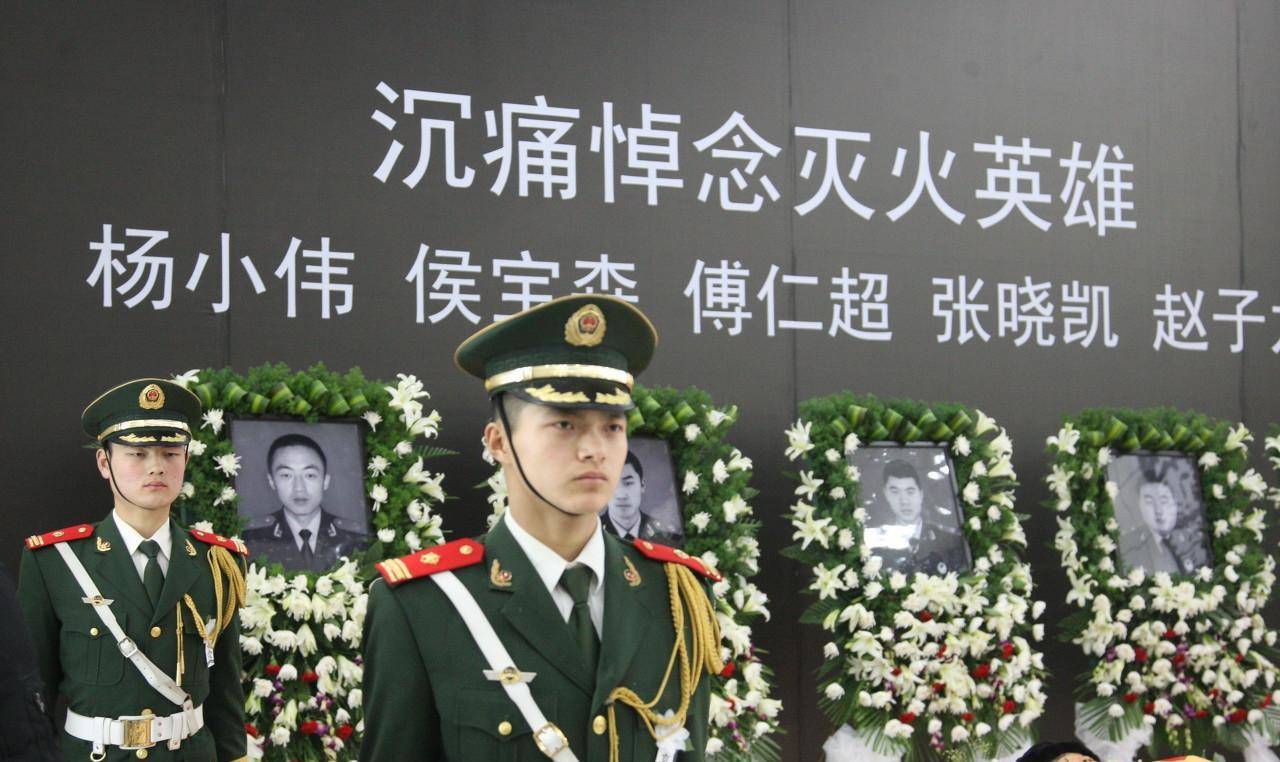 这五位灭火英雄名字为:杨小伟,侯宝森,傅仁超,张晓凯,赵子