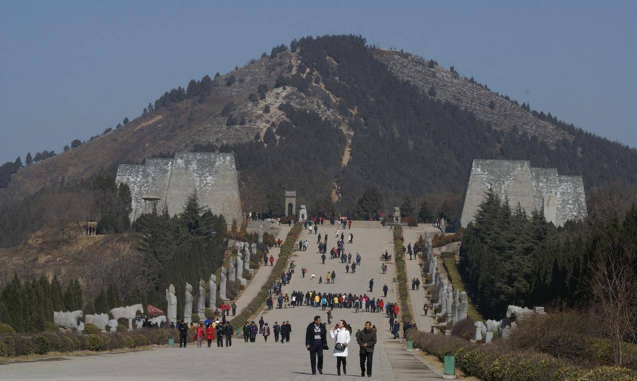 直击武则天乾陵:历经17次盗掘得以幸免,上世纪郭沫若曾建议挖开_图片