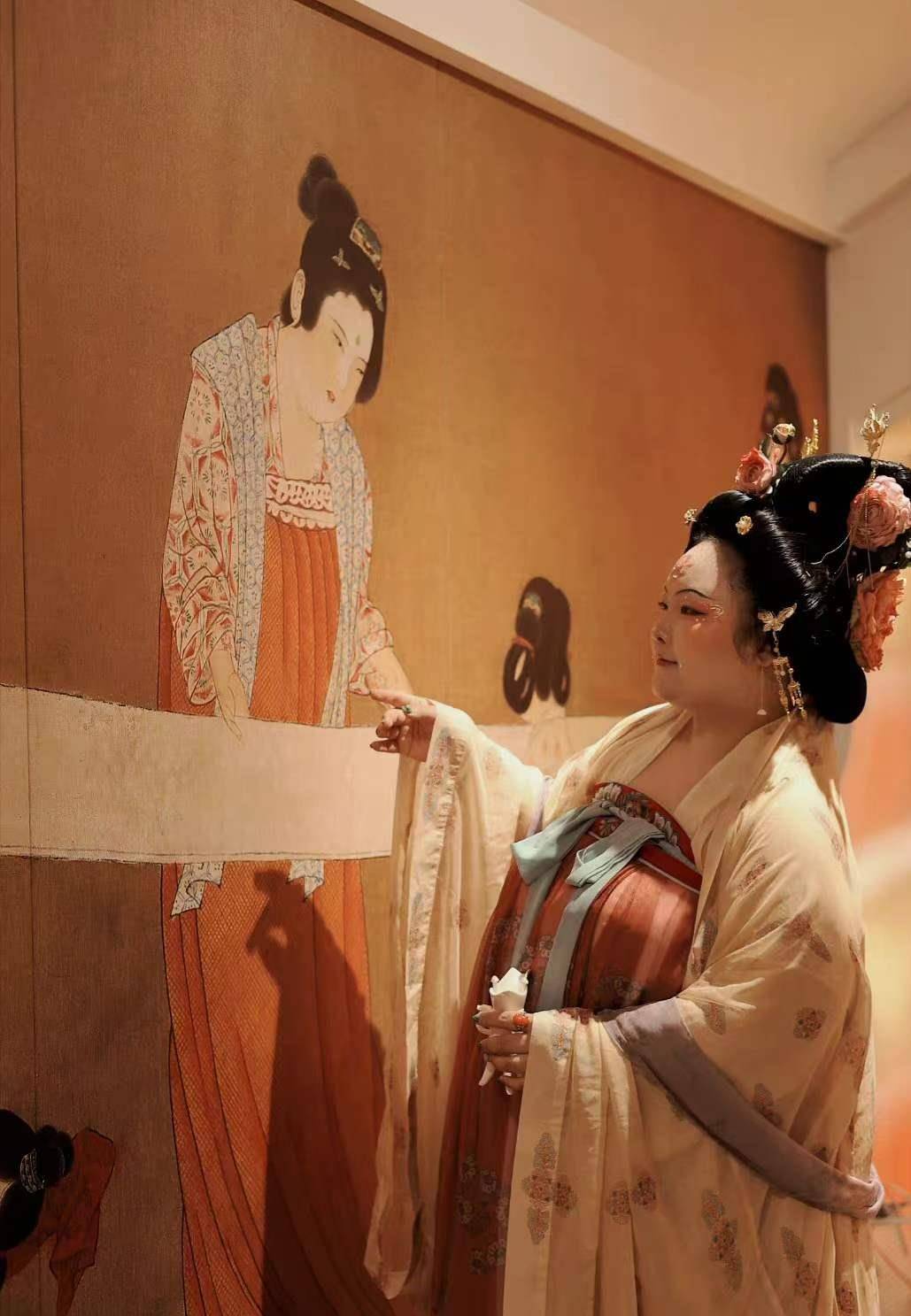 胖女孩的春天来了,西安200斤女孩扮演杨贵妃,身穿汉服绰约多姿_唐朝