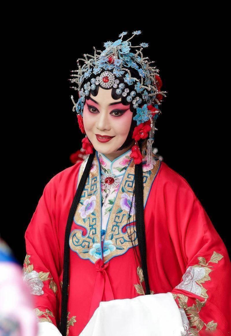 京剧名家李胜素年轻时候就受前辈看重,其与名角于魁智是互相成就_称呼
