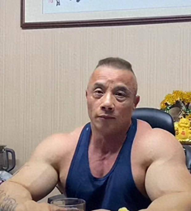 网红健美教练水天翮疑似与爱徒大斌反目,各执一词隔空互怼_事情_视频