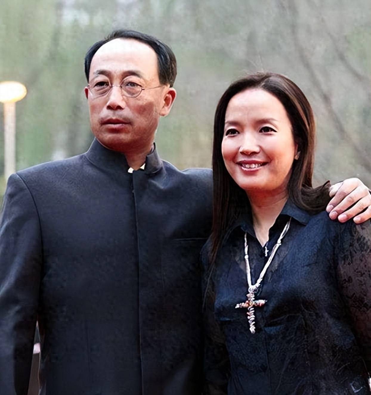 63岁在美国捡垃圾的吕丽萍,已经活成了一个"笑话"_孙海英_中国_国家