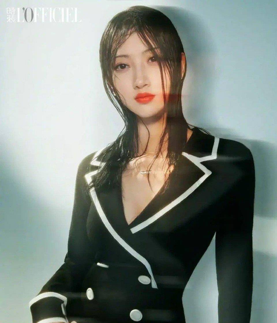 景甜复古泡泡袖湿发写真,俏皮还时尚!_世界_瞬间_连衣裙