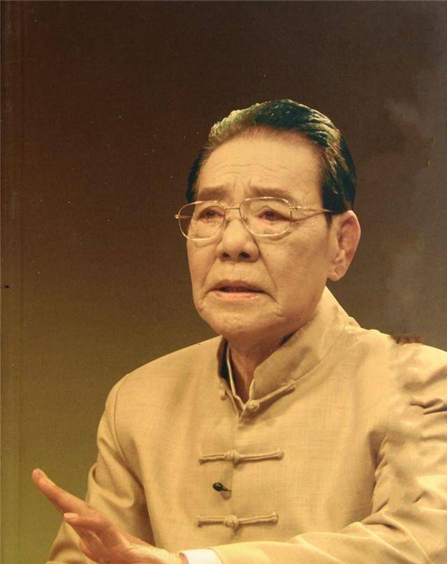 母亲王香桂西河大鼓的有名艺人,父亲单永魁是母亲的弦师,两人合奏演出