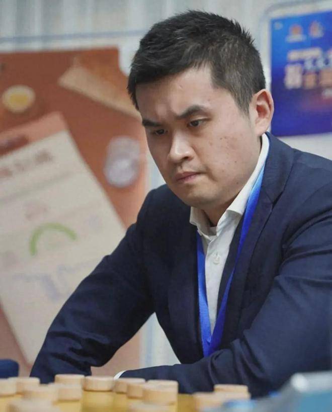 王天一4座个人赛冠军,胡荣华14座,同等赛制下谁的冠军会更多?