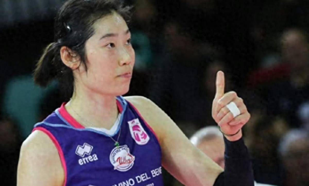 现年29岁的朱婷是中国女排年龄最大的主攻手.