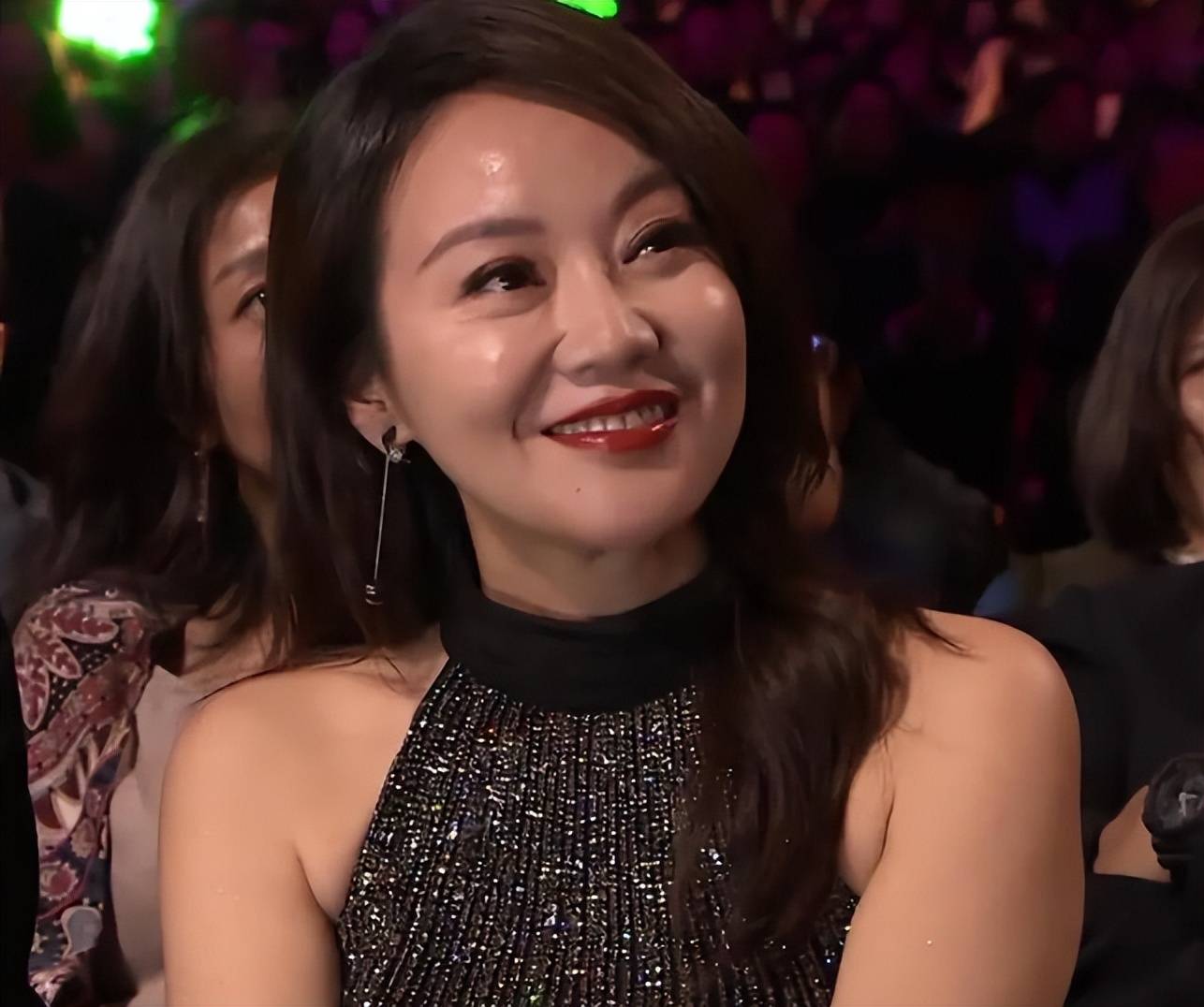 闫妮惠英红争金鸡奖影后胜算比殷桃大,万茜袁泉争女配恐难敌叶童_作品