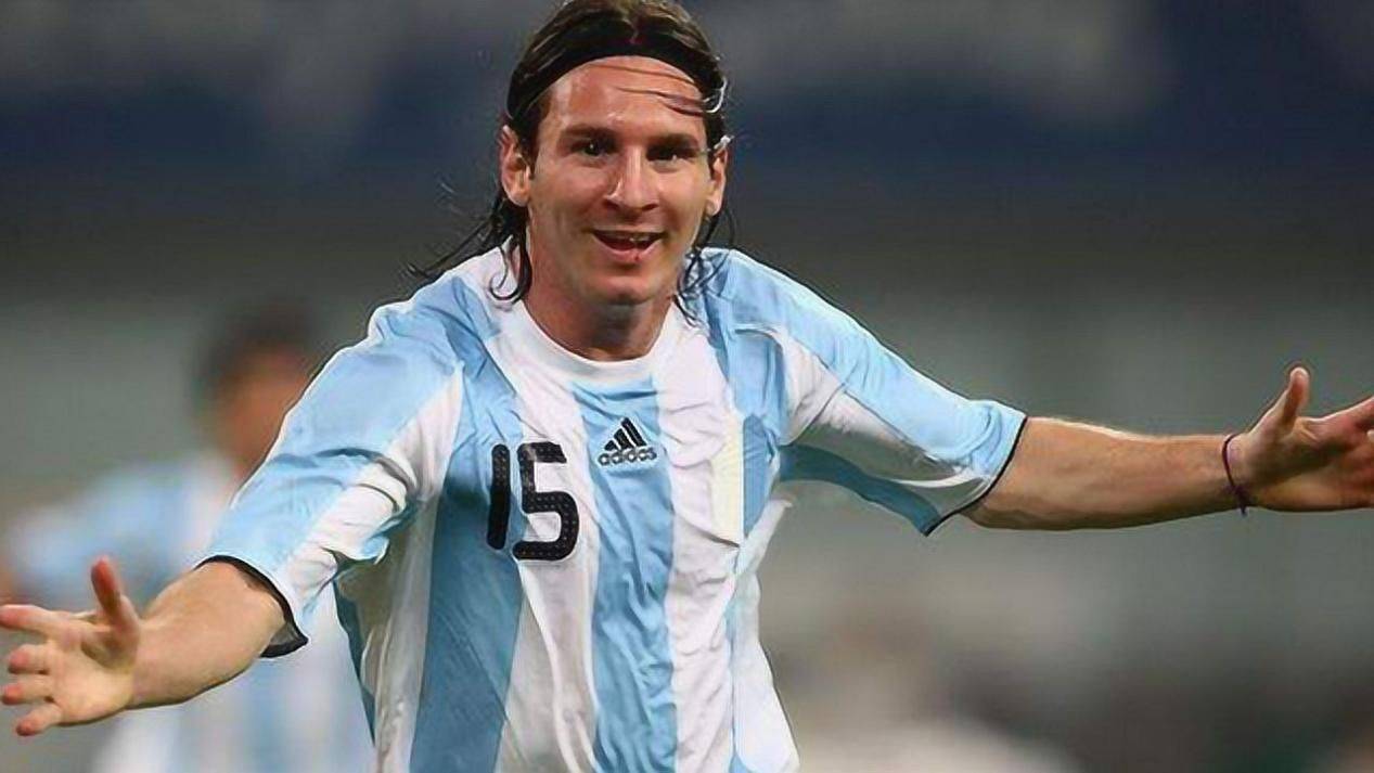 梅西明明已经37岁了但他的战术地位依旧很高,这是为什么?