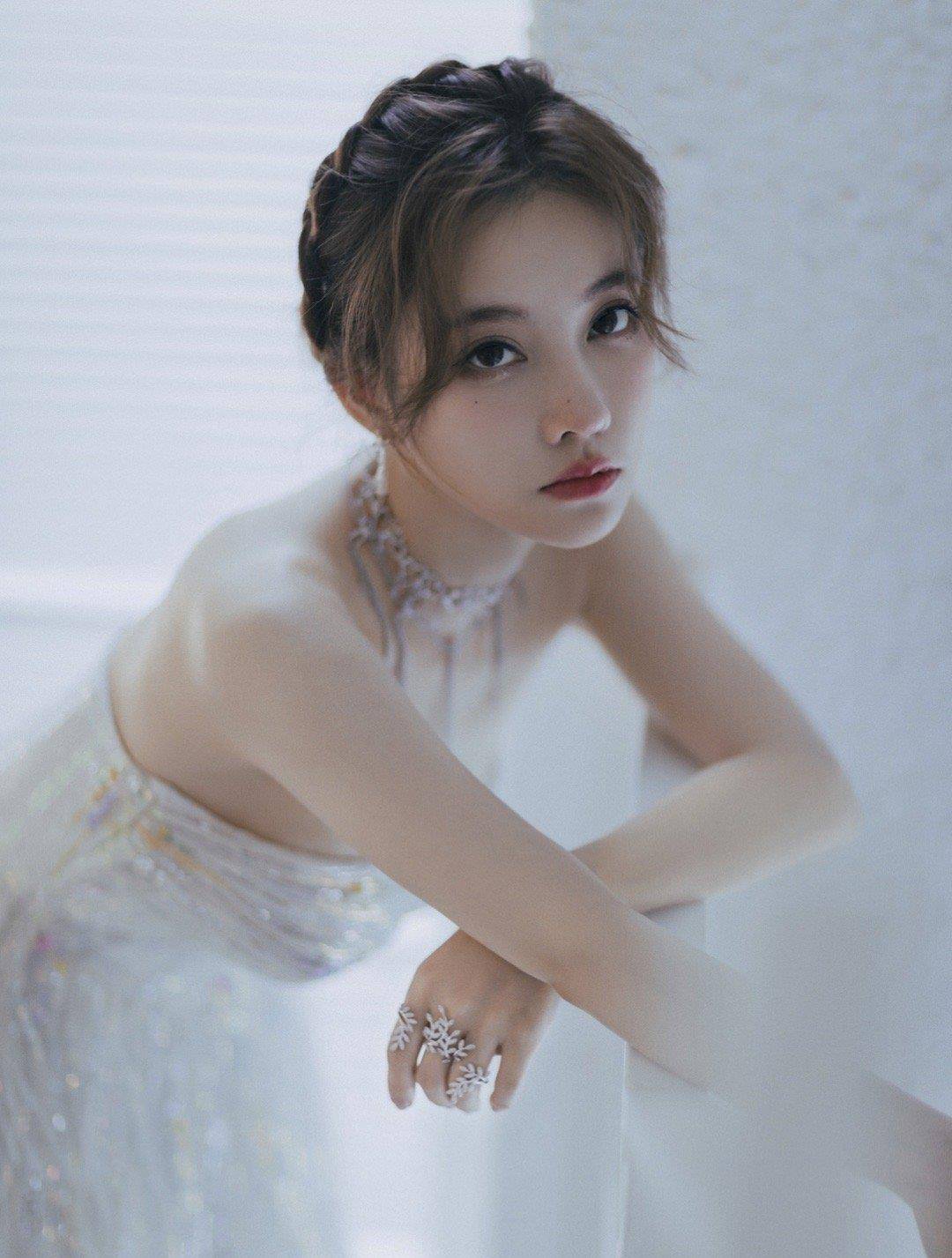风格之夜上冯提莫这条裙子也太好看了
