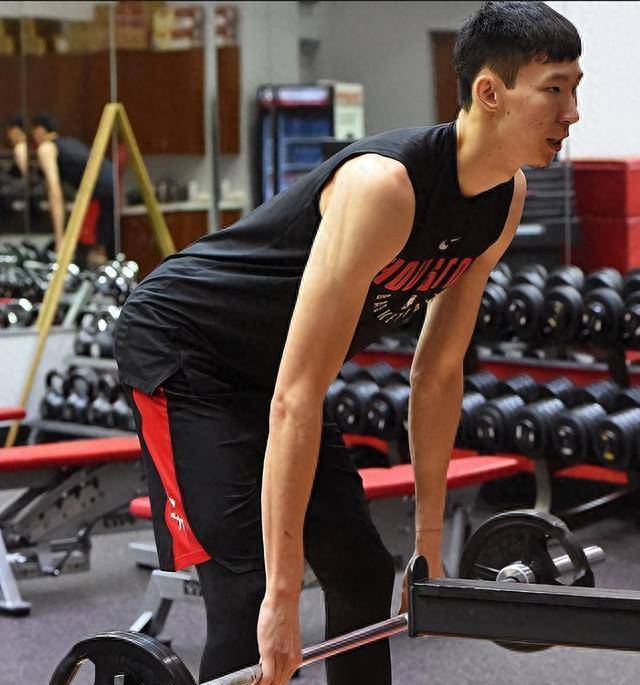 姚明的手臂,易建联的手臂,周琦的手臂,没有对比 就没有尴尬_肌肉_球员