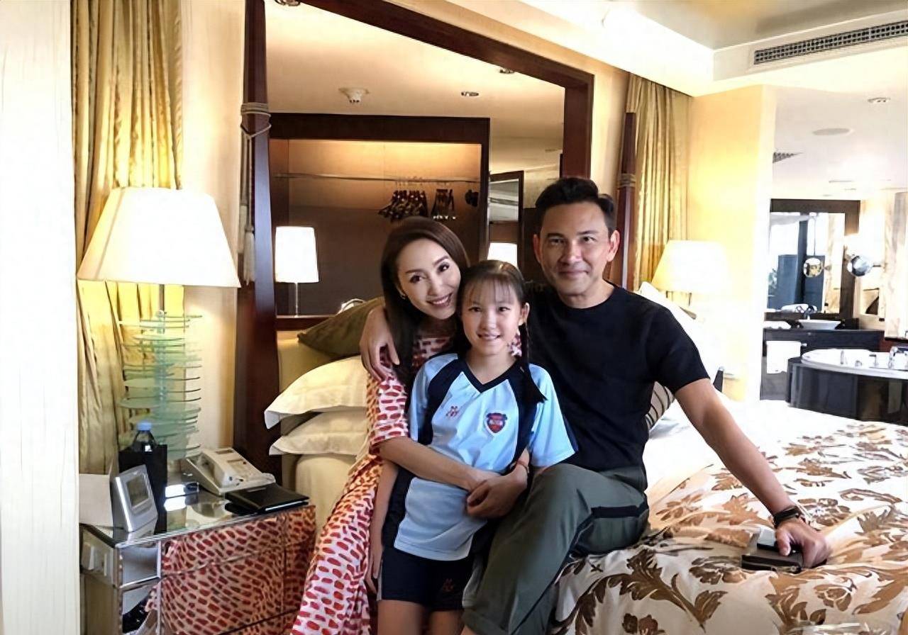 香港周刊甚至刊出了林文龙给董维嘉的手写分手信.