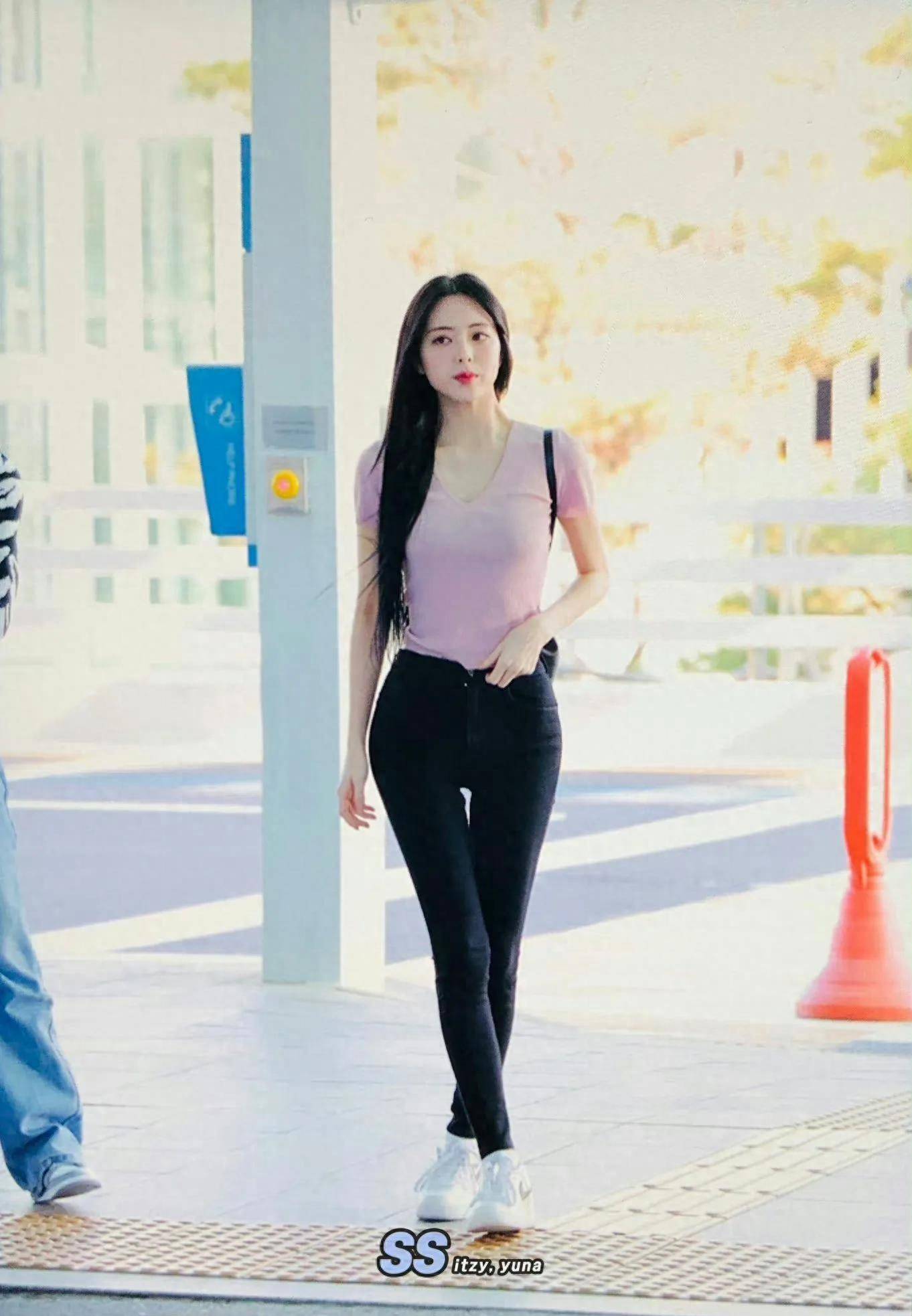 直到她穿着低腰裤和露脐上衣跳了一场热舞,谣言才停止.攻击失败了.