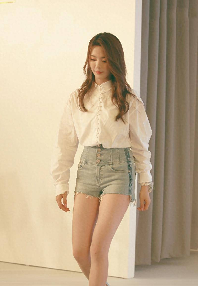 杨超越94斤的体重太不真实了!