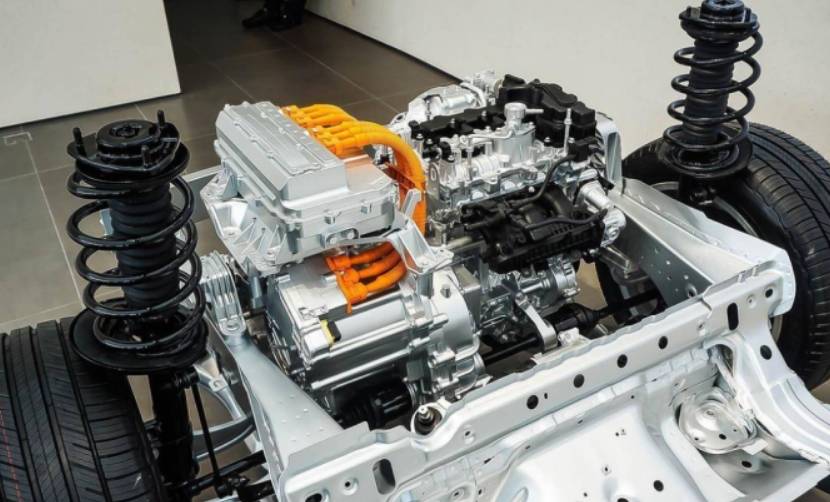 除此之外,根据型号查询得知,这台代号为dam12td的三缸增程器并非理想