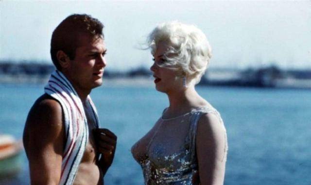 梦露罕见私房照:图3和肯尼迪唯一的公开照,图9火化