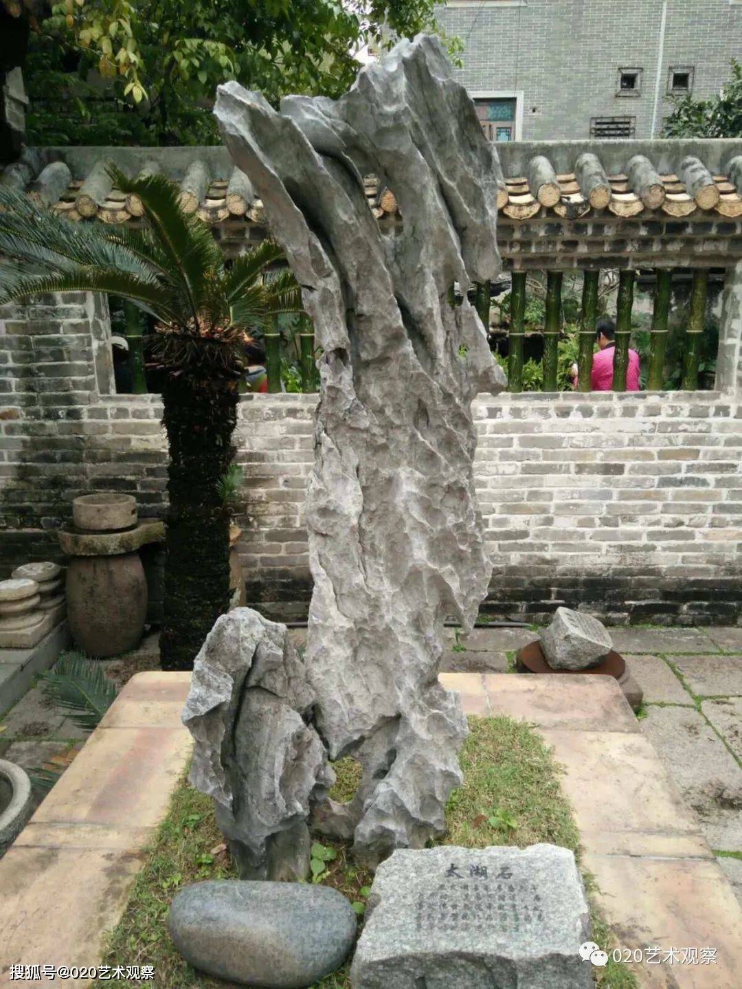 题款经常出现"奇峰写生""即以所见写赠"等,印章中也有"奇峰写生"的