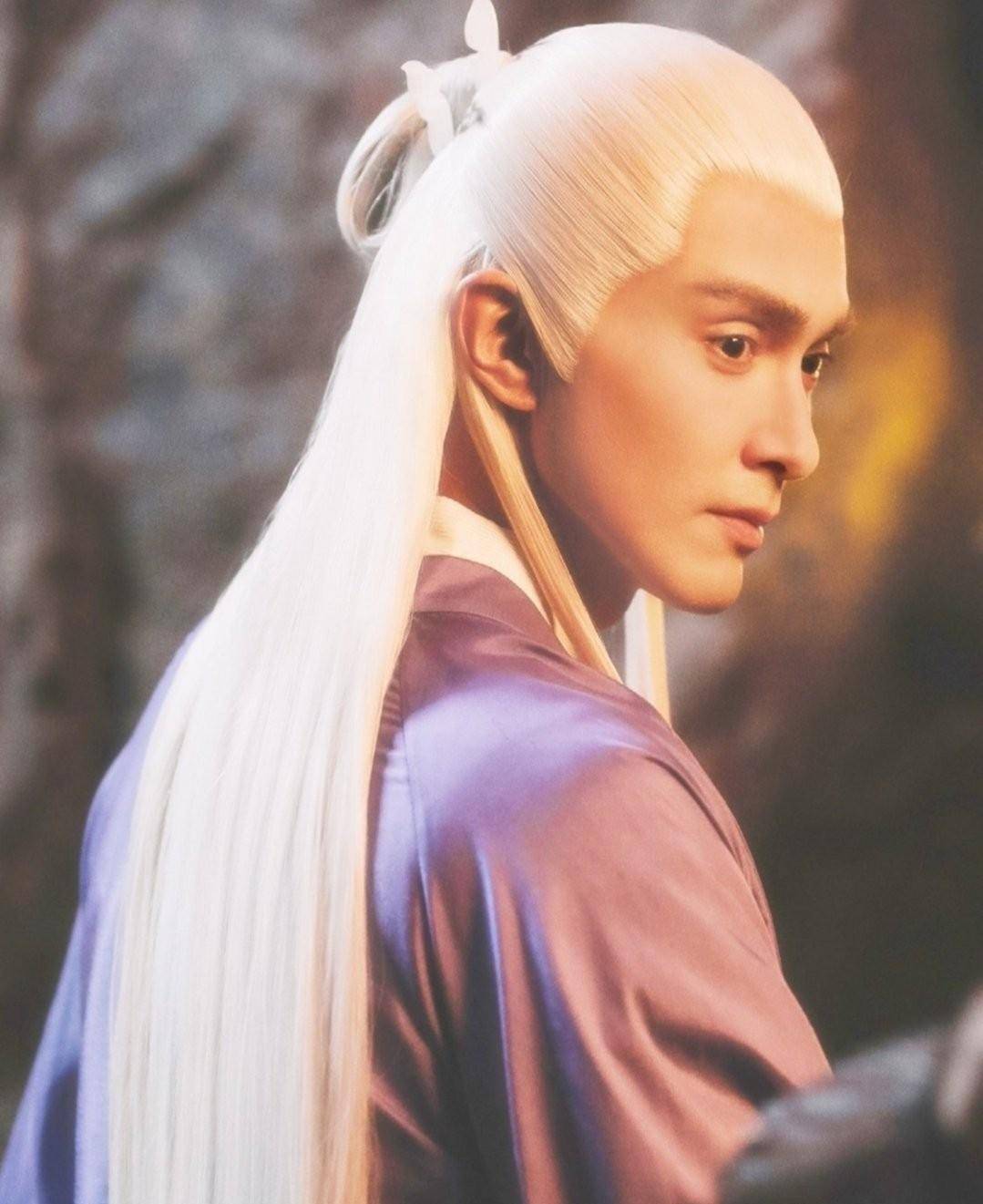 深情的高伟光紫衣仙气十足,这个男演员把紫色穿得高级又禁欲!