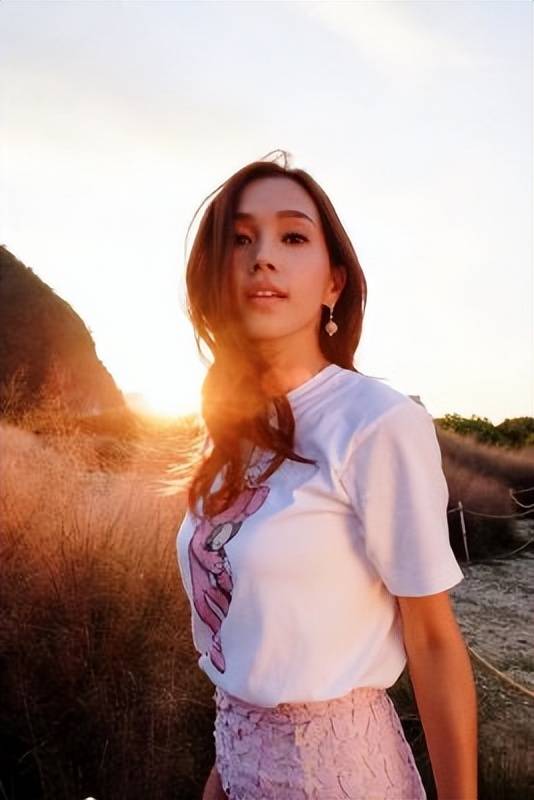 tvb小花新剧神还原火鸡姐龅牙造型,过往常被指长得像莫文蔚_傅嘉莉