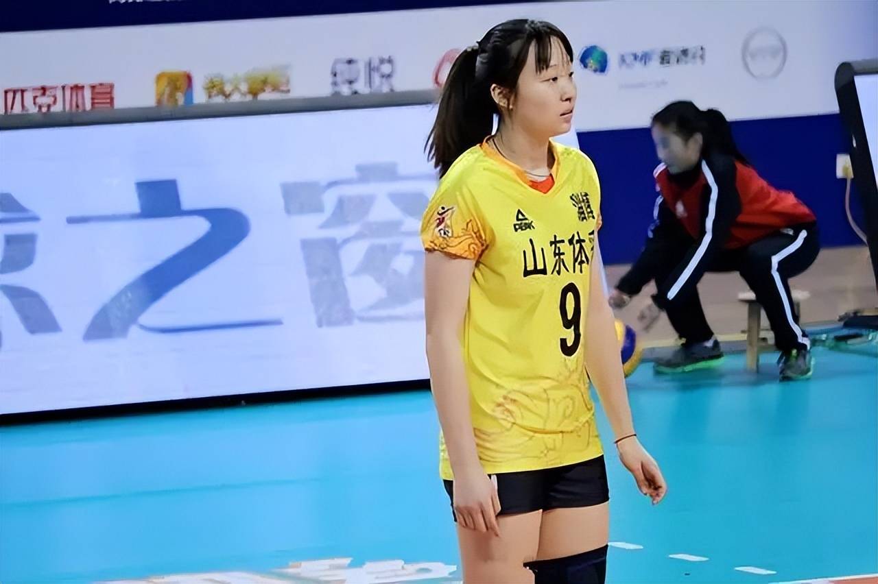宋立琪:场上是一名"实用型"球员,在前排时能进攻能拦网_山东女排_身高