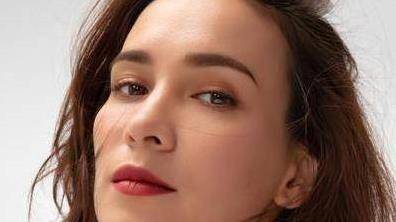 吴京心里很是没有底气,他和卢靖姗只有一次合作,那就是《狼牙》这部