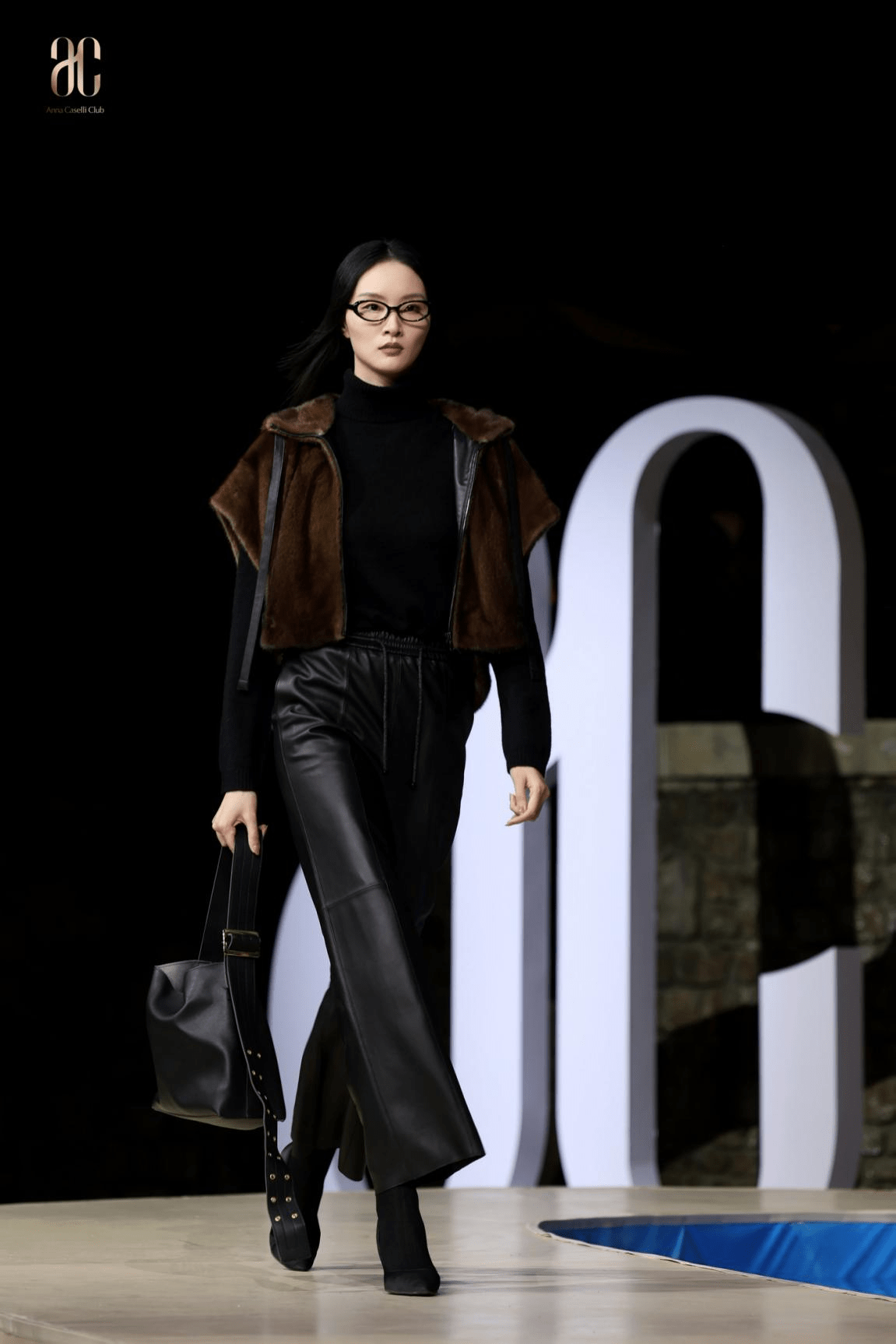 高端女装设计师品牌集合店annacaselli(安娜凯瑟莉)的同名自有品牌