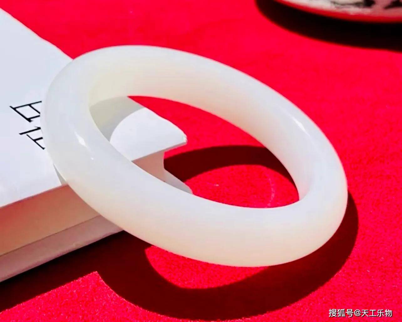 保值度超高的和田玉手镯!都有哪些白玉可以出手镯?_于田_玉种_且末