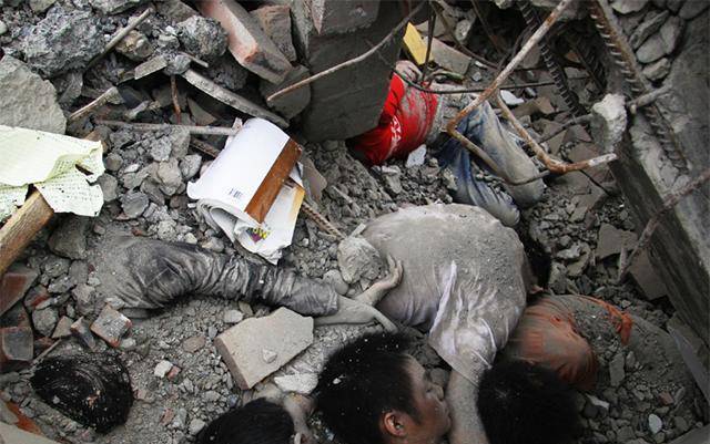 83万人遇难,黄河倒流,比汶川地震可怕10倍,大地摇晃5年_人们_洪水