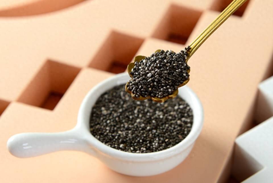 原创
            常吃奇亚籽，6个好处或不请自来，但有3类人不要随便吃，早知为好