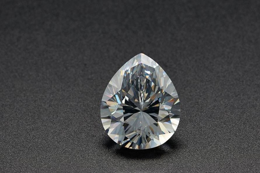 锆石:钻石的天然高伤品_宝石_褐红色_高型