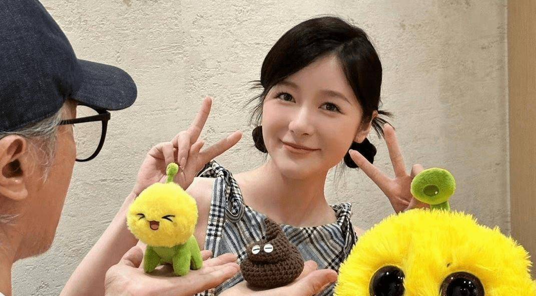 中国内地女足运动员赵丽娜,男演员刘瑾(《夏洛特烦恼》)纷纷录制视频