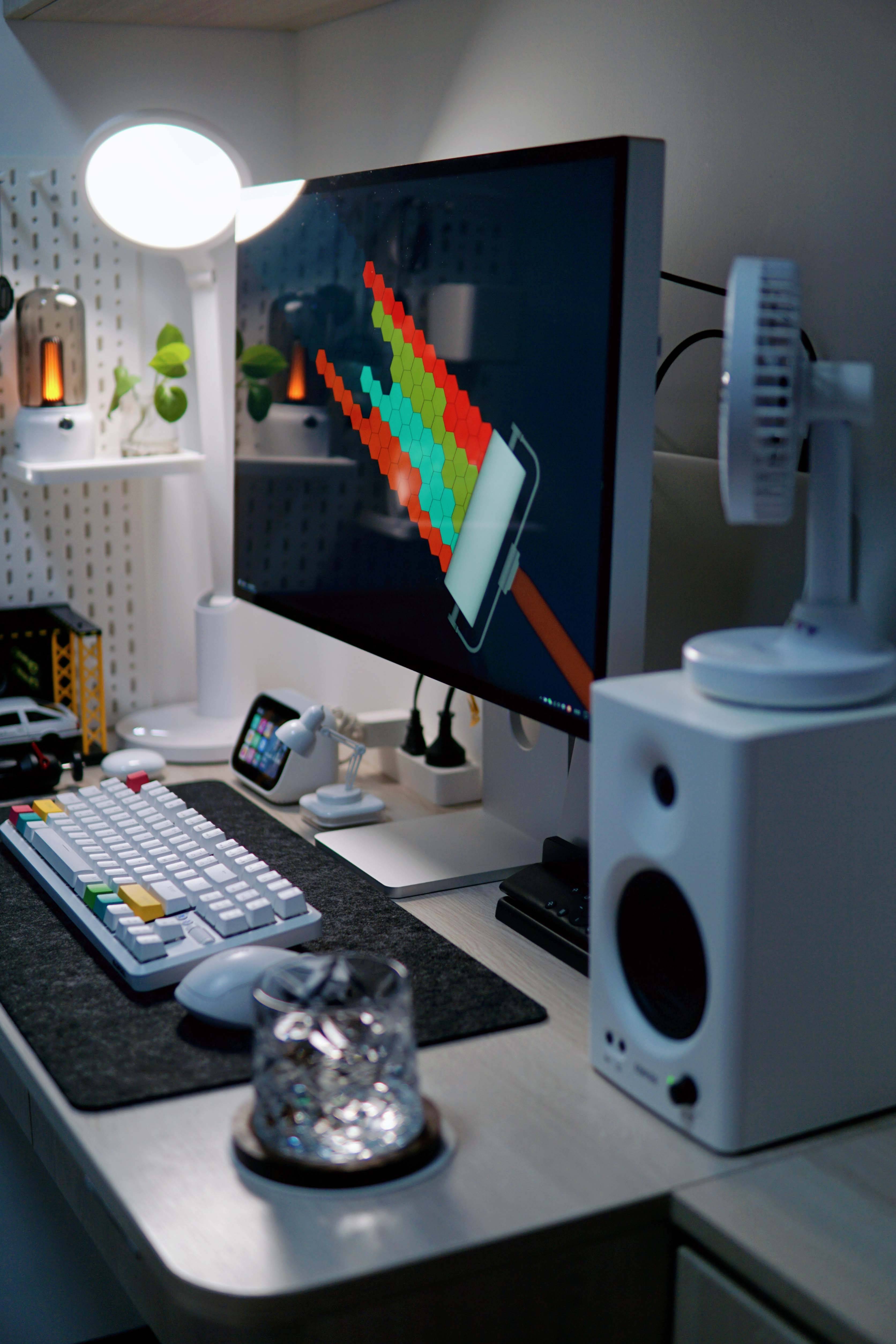 这款显示器支持100w反向充电,因为我主用笔记本电脑,充电协议是pd65w