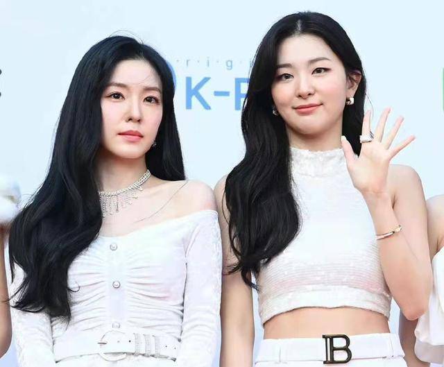 韩国女团红毯被要求摘口罩,成员无奈妥协,此前已有多名韩星感染_媒体