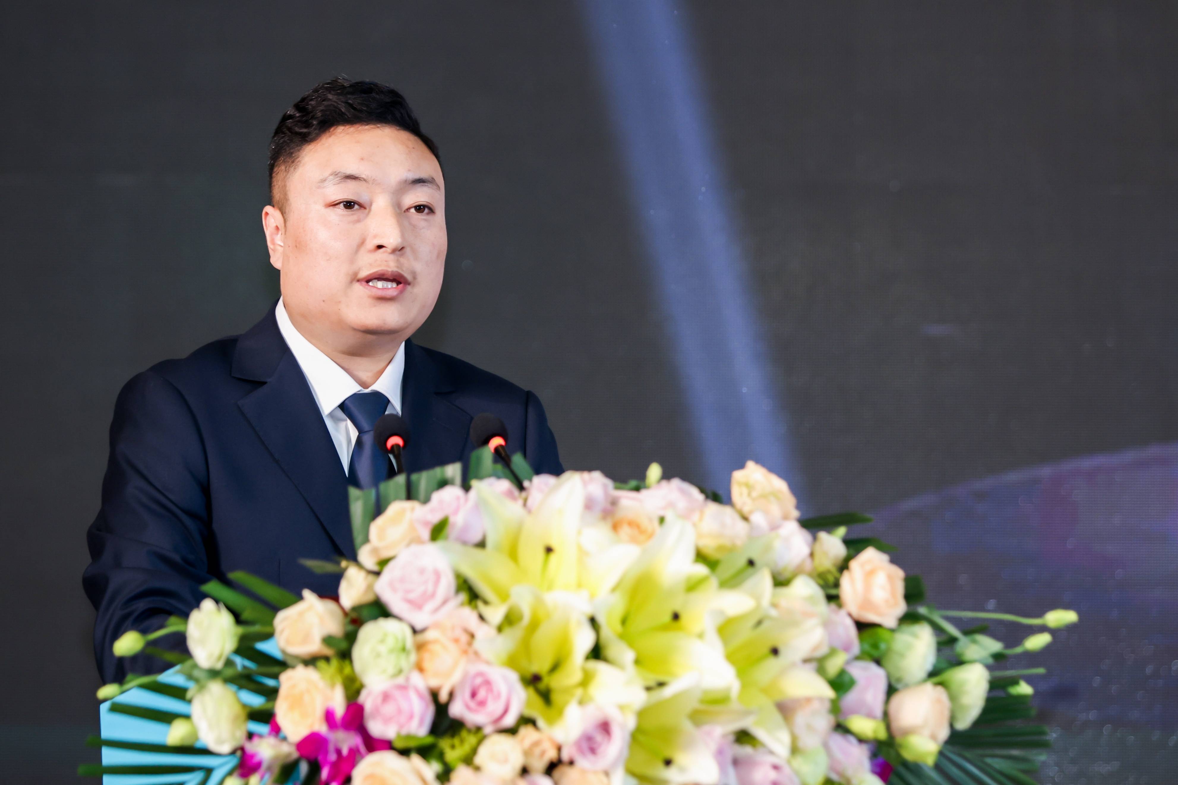 三星堆管委会副主任拥忠多吉作三星堆文化旅游发展区推介推介会上