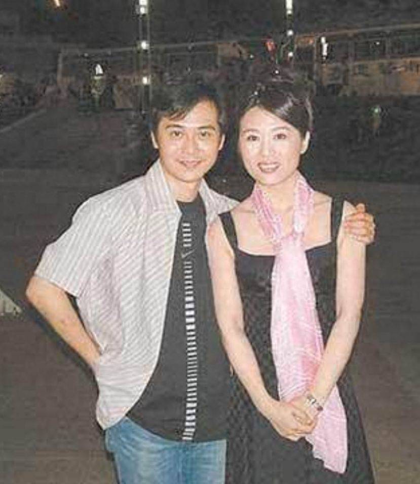 阮巡:长得帅,演技好,不顾一切娶大15岁吴琼,妻子6次登上舞台_父母