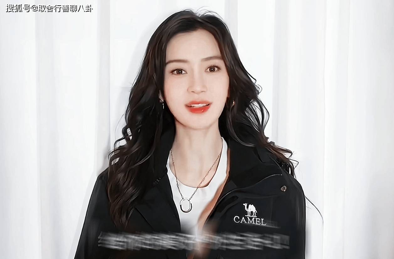 angelababy风波后首次露面,绽放甜美笑容状态极佳,嘟嘴卖萌迷人_照片