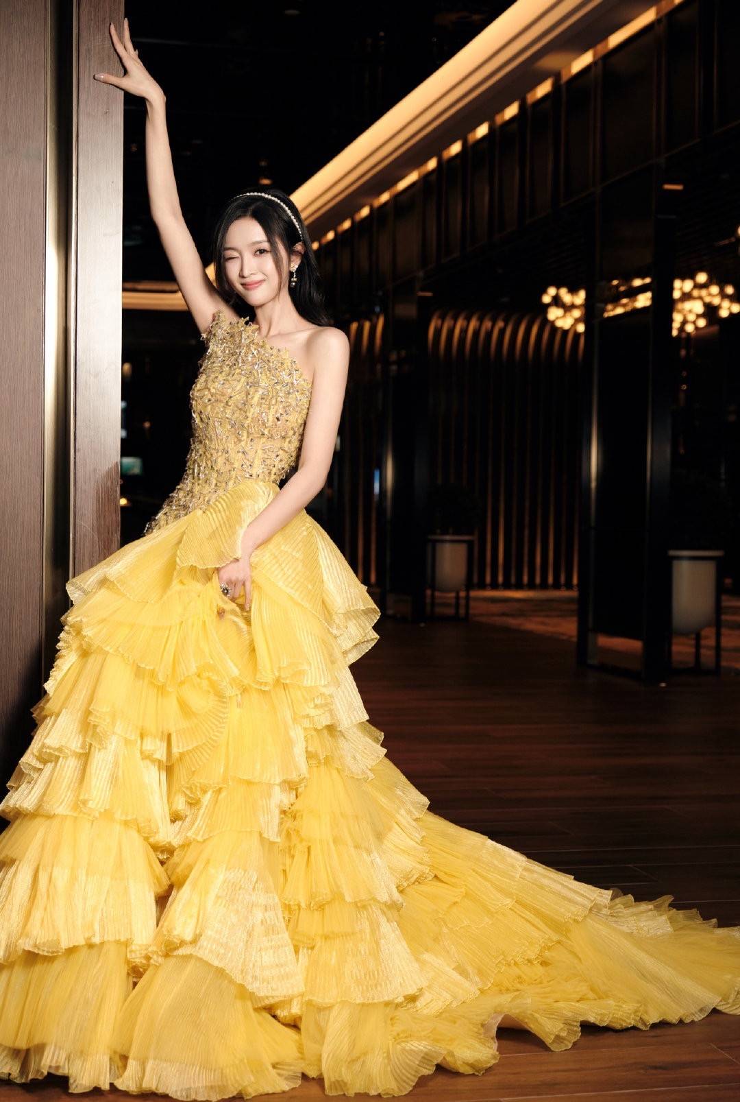 刘涛葫芦身材抢镜,陈妍希翻车太尴尬_造型_显得_周雨彤