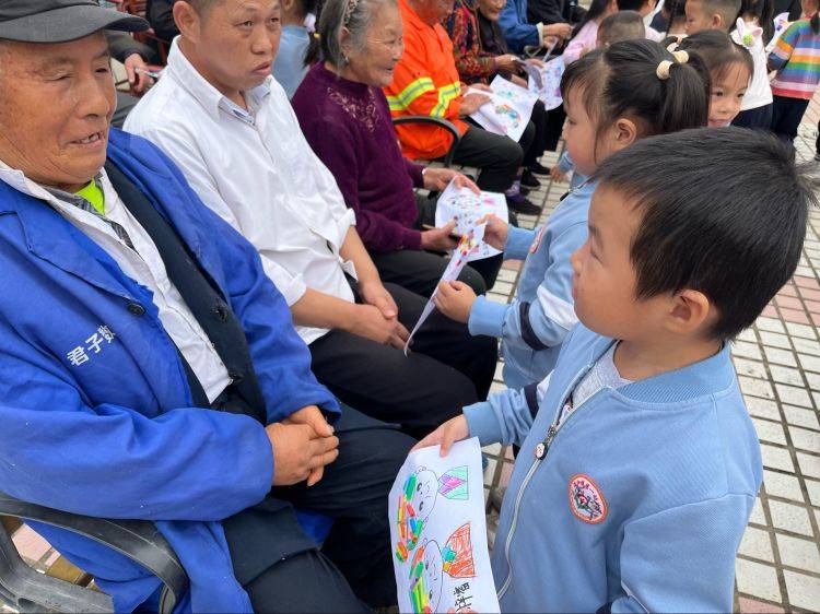 流泗镇第一幼儿园重阳节系列活动