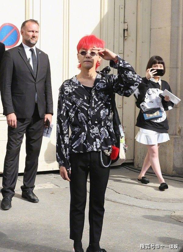 但在韩国却被称为顶流,而且华晨宇的很多造型,似乎也在模仿权志龙