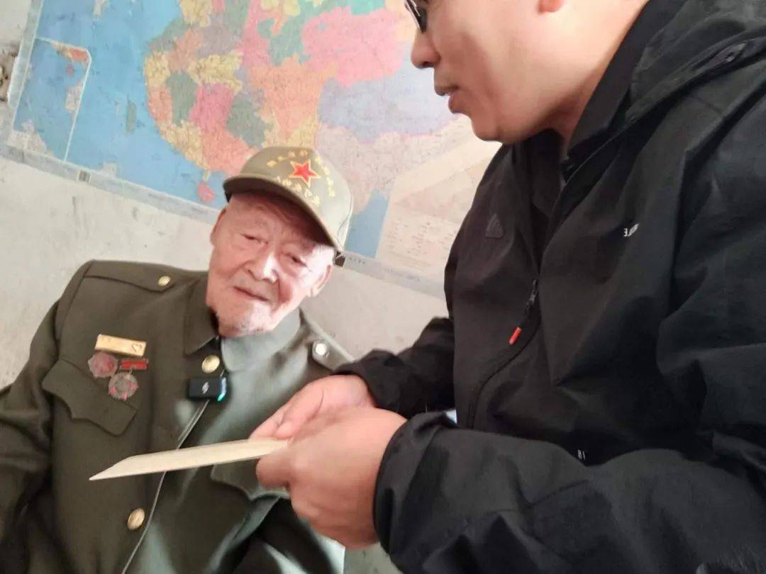 于春福参加过强渡清川江,攻占美军炮兵阵地,并在战斗中救了7位战友