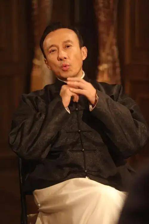 从小混混到亦正亦邪的上海皇帝,他的故事至今依旧被人们津津乐道