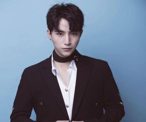 华晨宇热衷于整容,吴楚一被陈牧驰掰弯了?张艺兴要闯荡好莱坞!