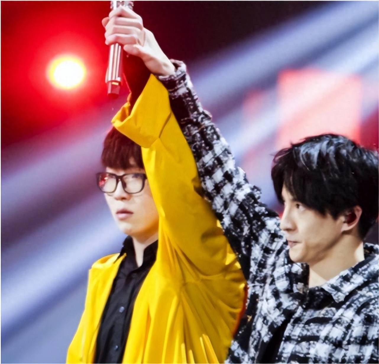 力保毛不易,帮朱兴东递话筒,薛之谦的善良绝不止在节目中_刘维_观众