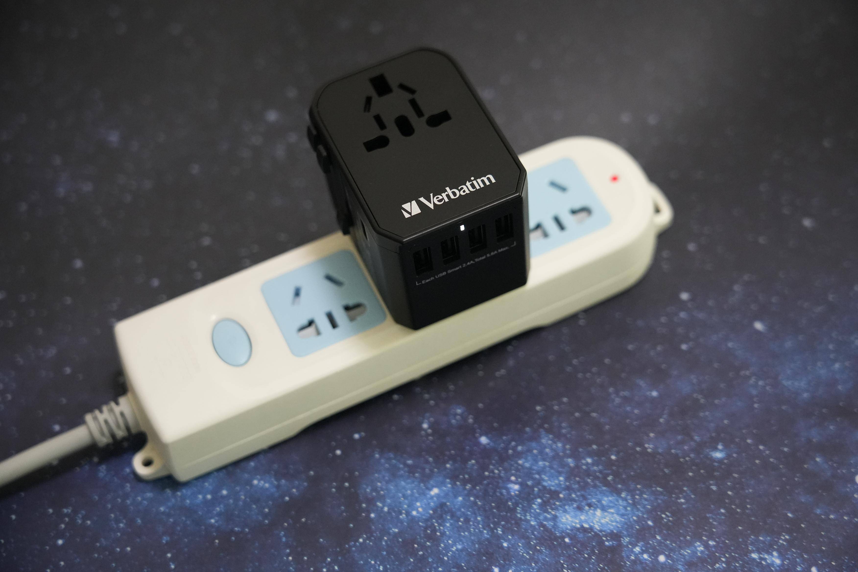 想要轻松旅行吗？威宝（Verbatim）旅行转换快充插头为你助力！