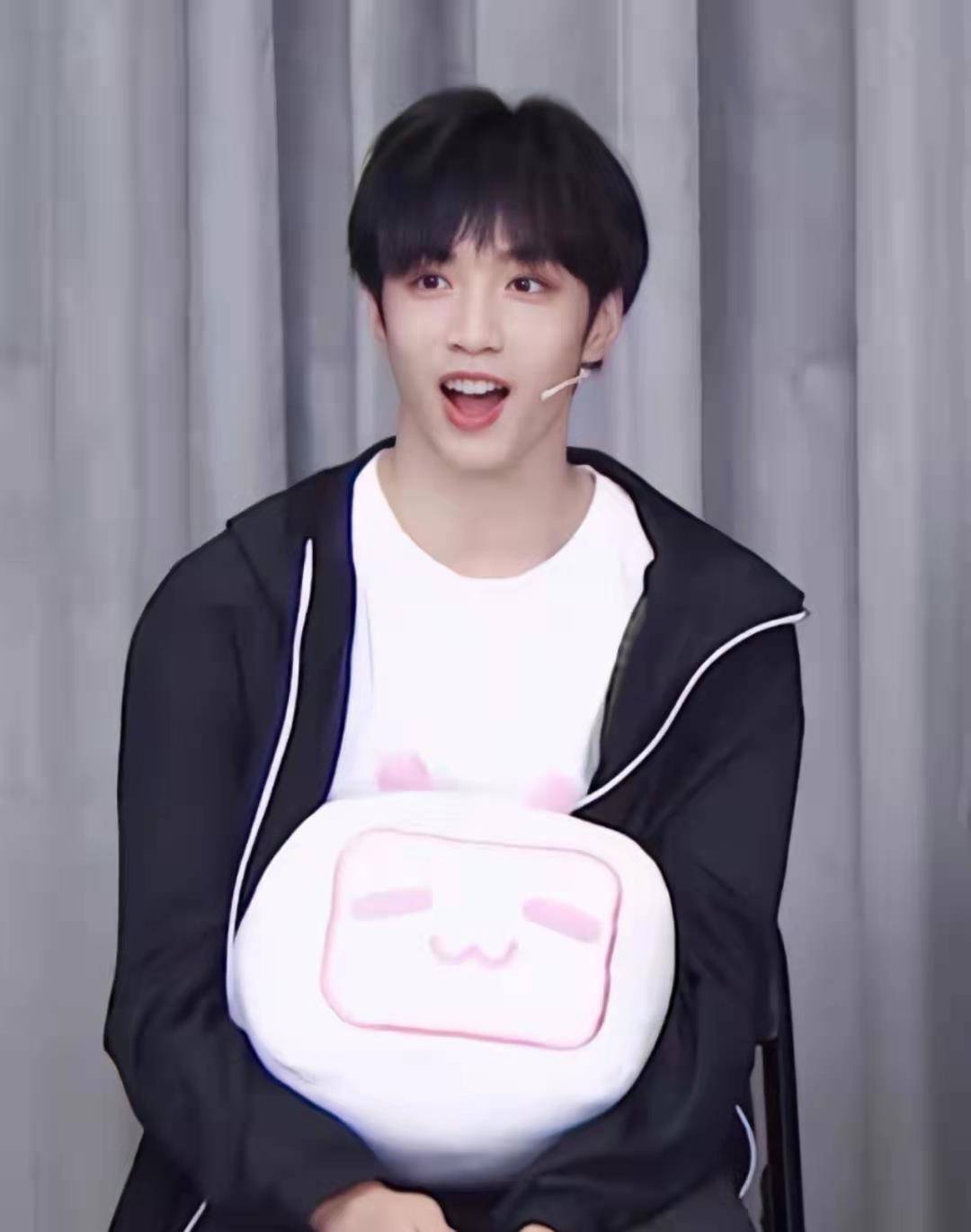 四年的暴风成长,狼王已横空出世,你可以永远相信刘耀文_严浩翔_少年团