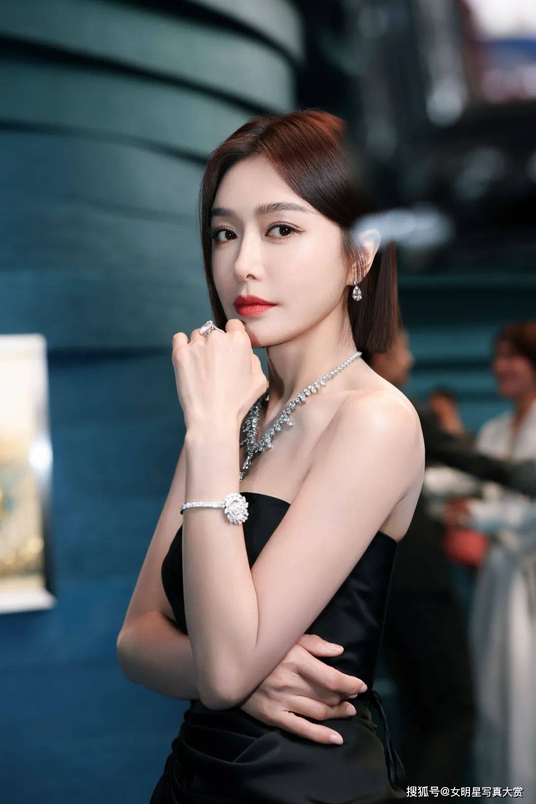 【秦岚性感活动生图】优雅美丽,妩媚知性,tiffany晚宴造型_气质_黑色