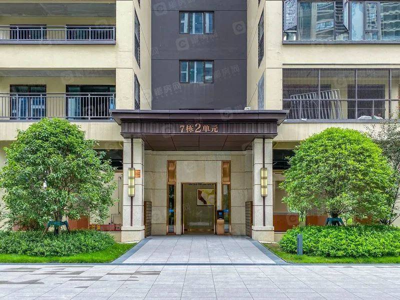 融华盛世华庭由郴州本土实力房企融华地产开发,其先后开发了上品书苑